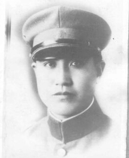 �������h�����|���d���ˣ�1908������������ڵ�����ͥ���x�켽܊�^(q��)�Γ�܊˾��T��1924���M(j��n)��|���v���������I(y��)����У����У�̹���1931�����Rռɽ���(du��)����У�����������˽��򿹑�(zh��n)�Ȍ�(du��)������(zh��n)��1936���κӱ����h��܊��У����(d��o)�L(zh��ng)��1938��8���ʲ����x�����(du��)���x�켽܊�^(q��)��ʽ������x�켽܊�^(q��)�Γ�܊������˾��T��1939������Ї�(gu��)���a(ch��n)�h��1940���ڰوF(tu��n)���(zh��n)�Љ��Ҡ������r(sh��)��32�q��