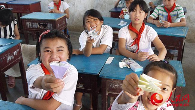 ���ϿƼ���W(xu��)��һ��һ·���x��(w��)֧���c����(zh��n)��ؚ�{(di��o)�Ќ�(sh��)�`�F(tu��n)���������(y��ng)�h��¹ɽ�(zh��n)�u�ŸG���_չ�x��(w��)֧�̺ͷ�ؚ�{(di��o)����־Ը�߽o���ӂ��_�O(sh��)�ֹ��n�ã��D�麢�ӂ�չʾ�ֹ���Ʒ�����F(tu��n)�(du��)�ṩ��