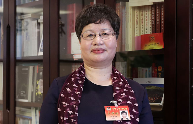 專(zhuān)訪全國(guó)政協(xié)常委呂忠梅：“綠色”民法典為美麗中國(guó)保駕護(hù)航