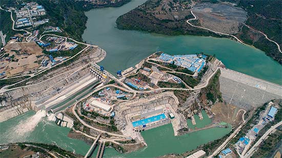 卡洛特水電站為巴基斯坦帶來(lái)了清潔的能源和可持續(xù)發(fā)展機(jī)遇。（三峽集團(tuán)供圖）