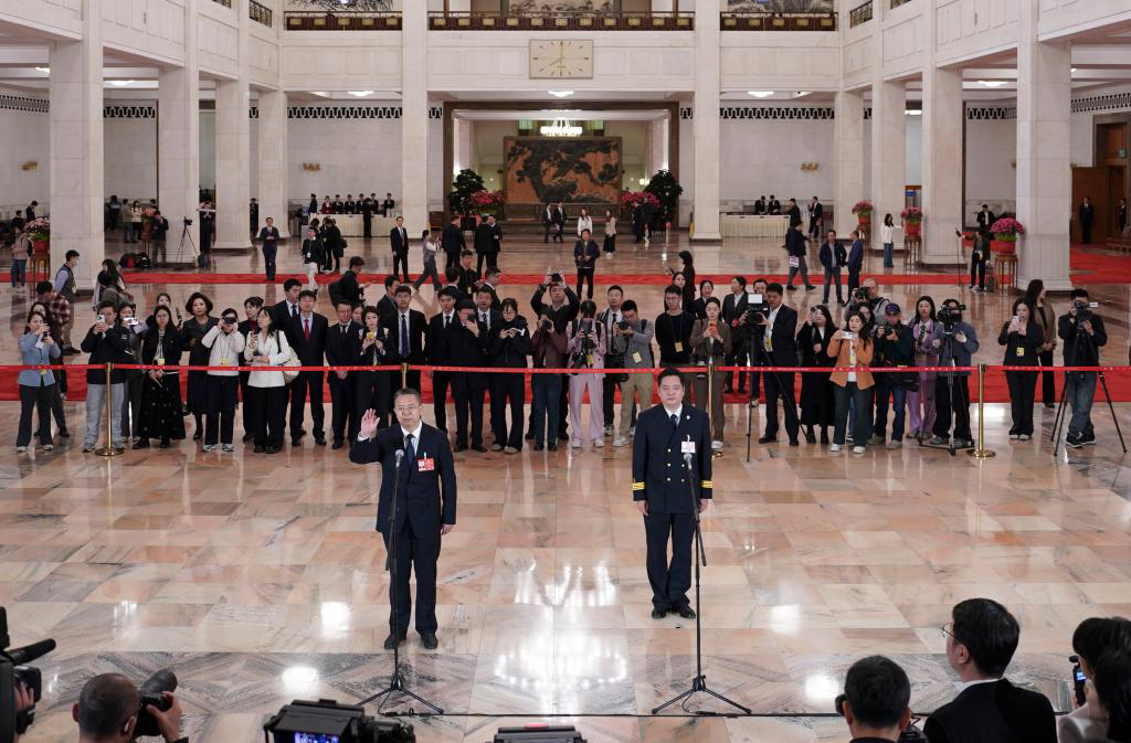 十四屆全國人大四次會議第二場“代表通道”集中采訪活動舉行