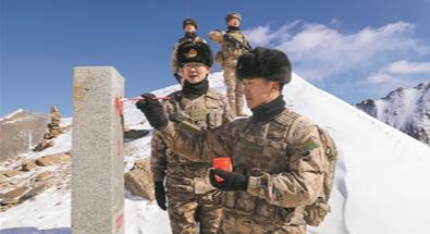 別迭里邊防連官兵執(zhí)行巡邏任務(wù)